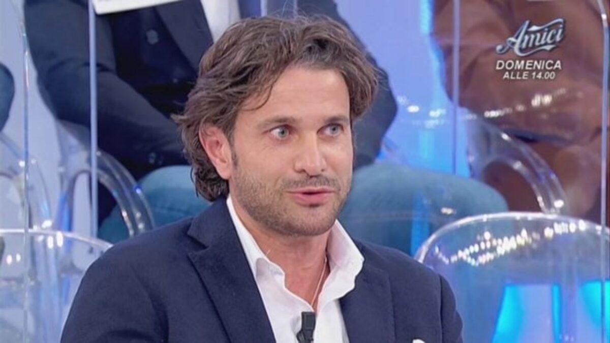 Uomini e Donne oggi, Alessio fa la sua scelta tra Claudia e Barbara!