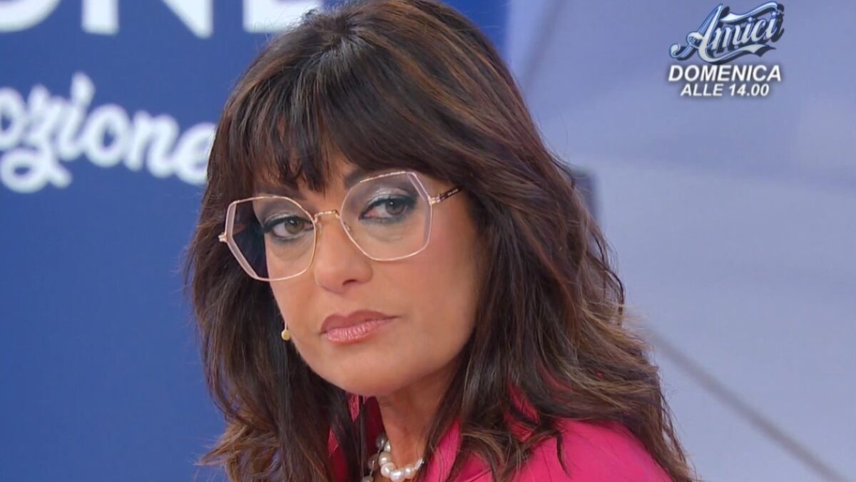 Uomini e Donne, Elena Di Brino sul suo addio al trono Over: “Ho trovato un clima ostile perché non mi sono allineata a…”