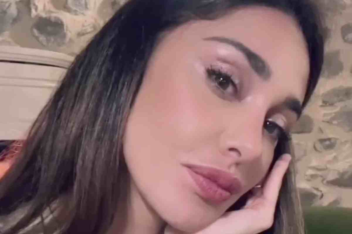 Belen di nuovo incinta? La Rodriguez fa chiarezza e sgancia lo scoop: “Tra poco…”