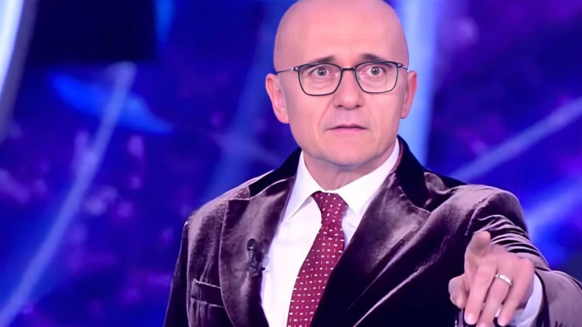 Grande Fratello, Massimiliano ‘minaccia’ Monia: “Se ti metti contro di me…”