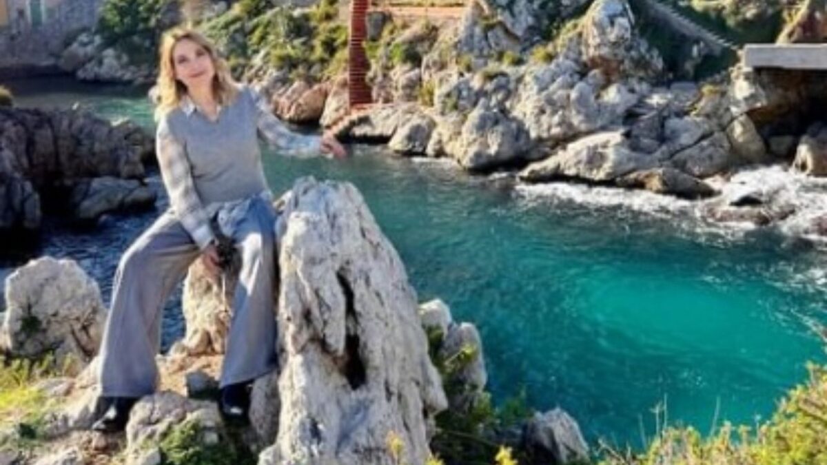 Barbara D’Urso vola a Palermo: “E finalmente il mare della Sicilia”