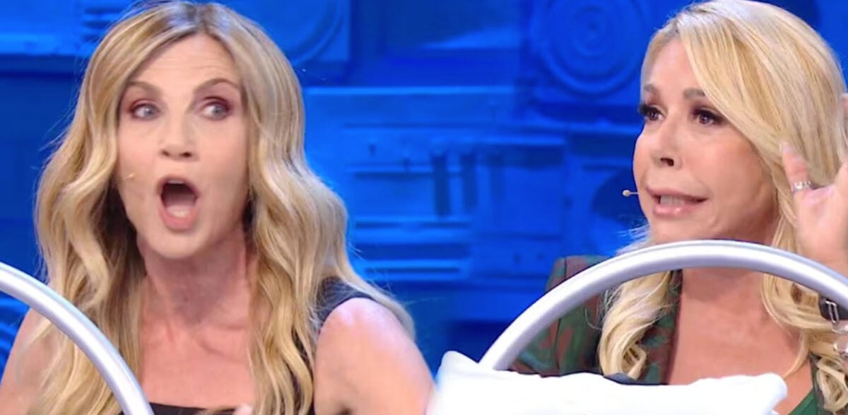 Amici, Anna Pettinelli lancia l’acqua a Lorella Cuccarini!