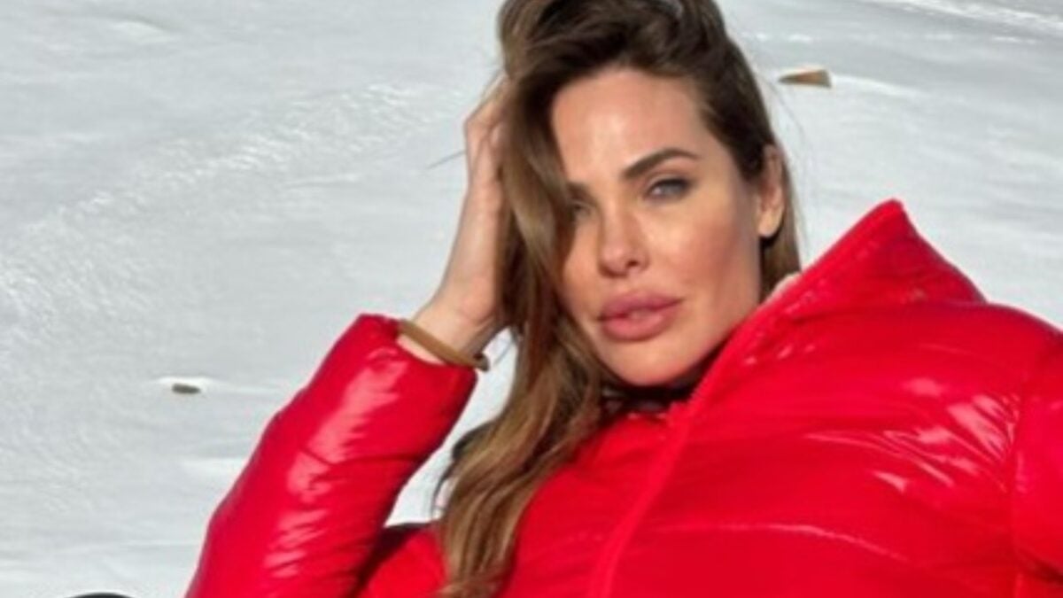 Ilary Blasi scalzata da Luxuria all’Isola dei Famosi? “Felice di restare opinionista”