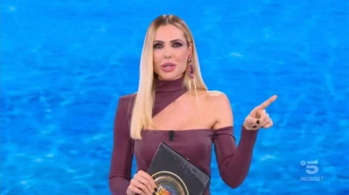 Ilary Blasi fuori dall’Isola dei Famosi? “E’ stata messa alla porta”