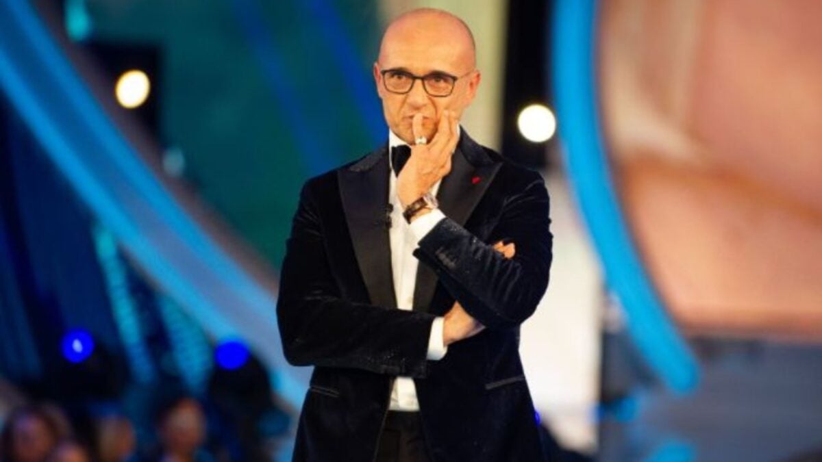 Grande Fratello, trapelano nuovi retroscena sulla famosa lite alla festa del reality: “Ex gieffino si è preso un cazzotto per…”