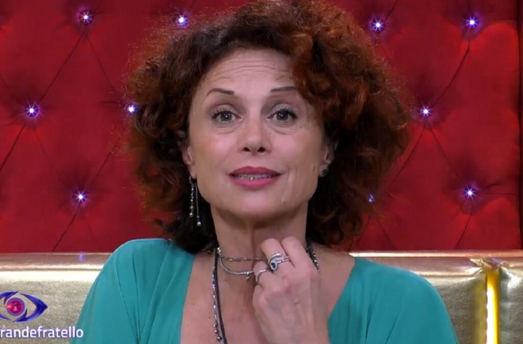 Gf Vip, Giulia Salemi rivela su Beatrice Luzzi: “E’ una donna di 50 anni che ha…”