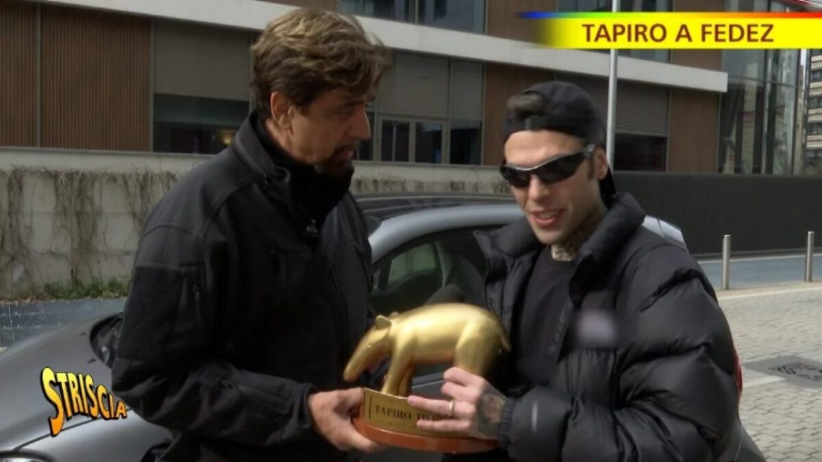 Tapiro d’oro a Fedez, la replica sul bacio a Parigi con un’altra!