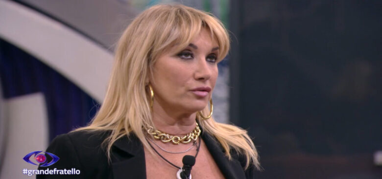 Grande Fratello, Simona Tagli freddata persino da Beatrice: “Da quando è arrivata, ha…”