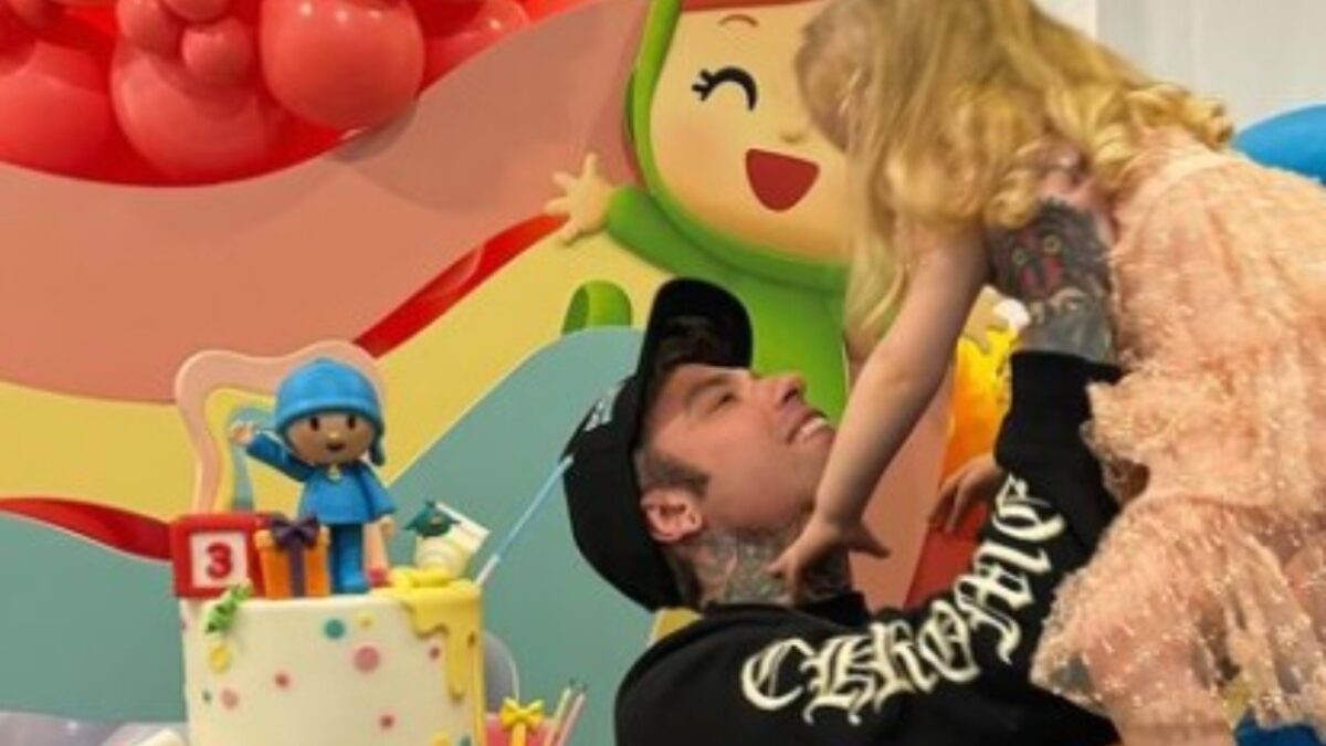 Fedez a Miami con i figli: “Finalmente parto con i miei bimbi”