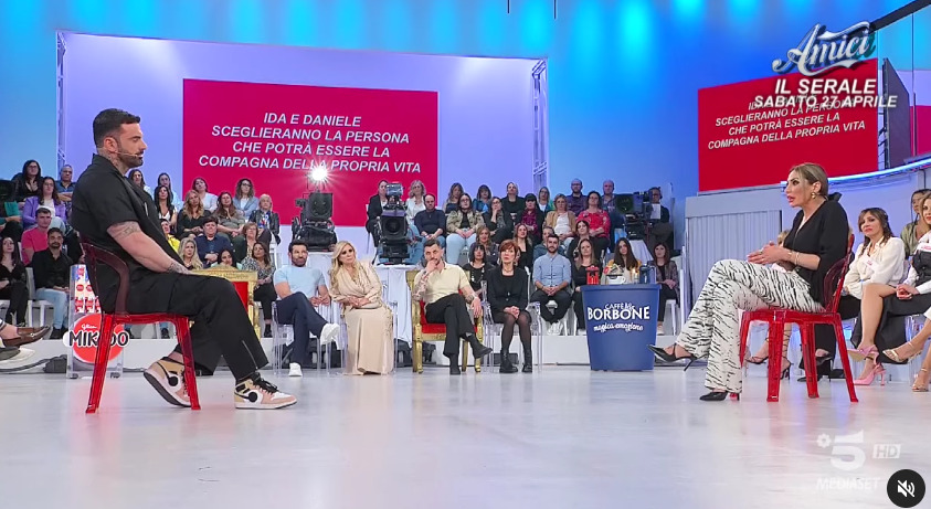 Galleria foto 'Uomini e Donne, anticipazioni: Ida elimina Mario, la segnalazione su di lui è VERA' - foto 1