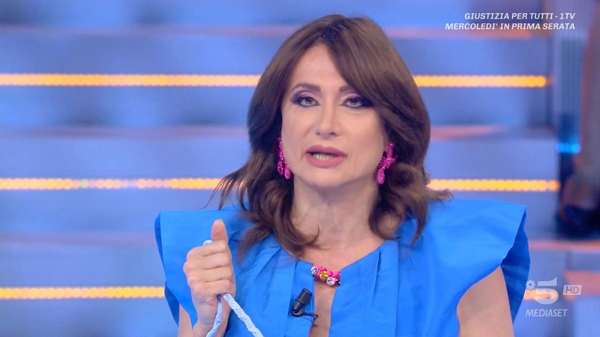 Isola dei Famosi, Francesco Benigno torna all’attacco: le offese sui social a Vladimir Luxuria