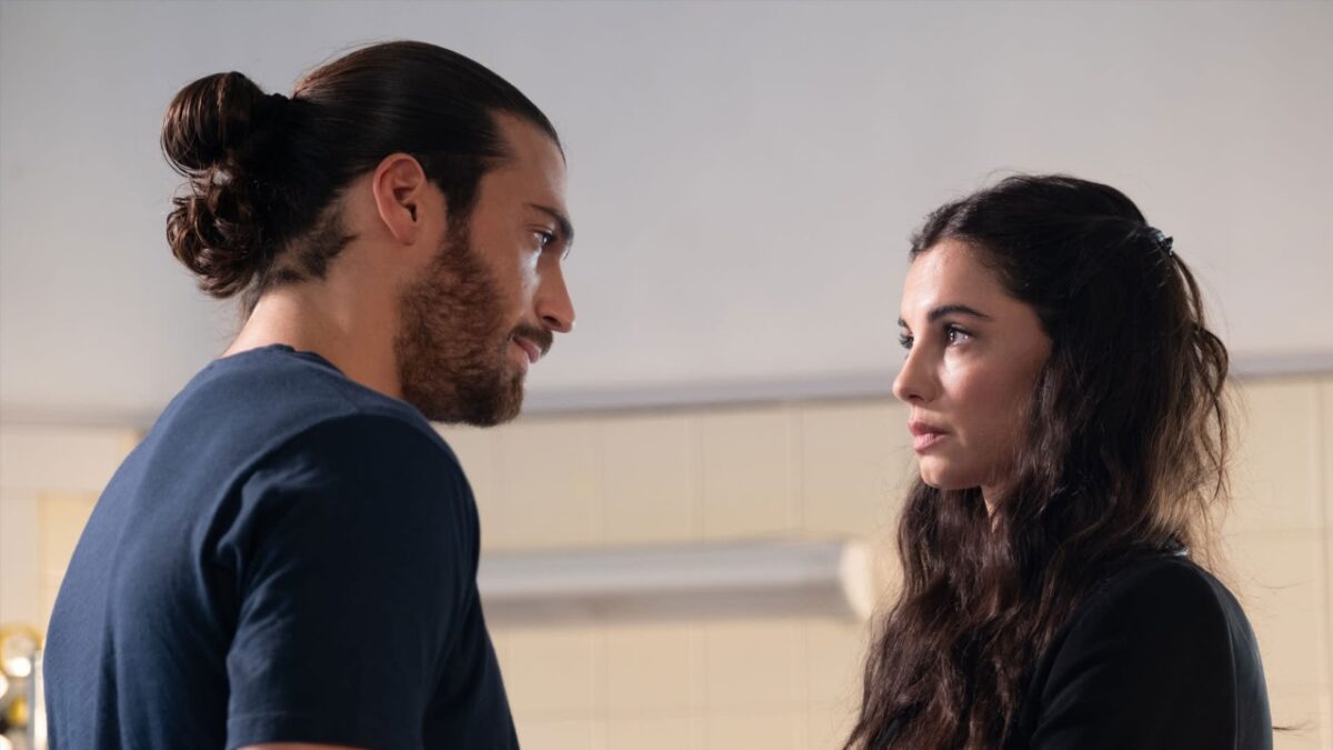 Can Yaman, risponde a Francesca Chillemi: “Stregato da te? Forse è il contrario”