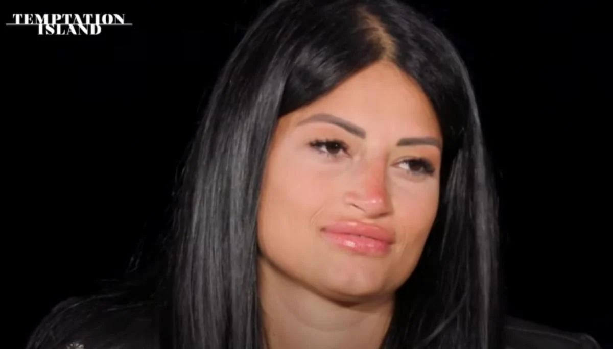 Grande Fratello, Alessia Pascarella interviene in difesa dell’ex dopo lo scontro con Karina Cascella