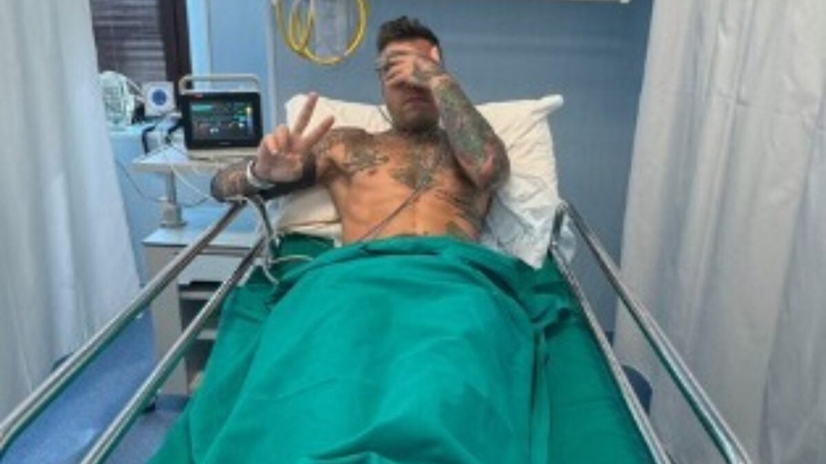 Galleria foto 'Fedez ricoverato d’urgenza: “Emorragia interna, di nuovo qui”' - foto 1