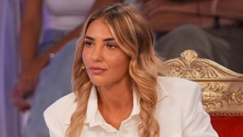 Uomini e Donne, Karina Cascella spiazza su Martina De Ioannon: “La verità è che questo trono…”