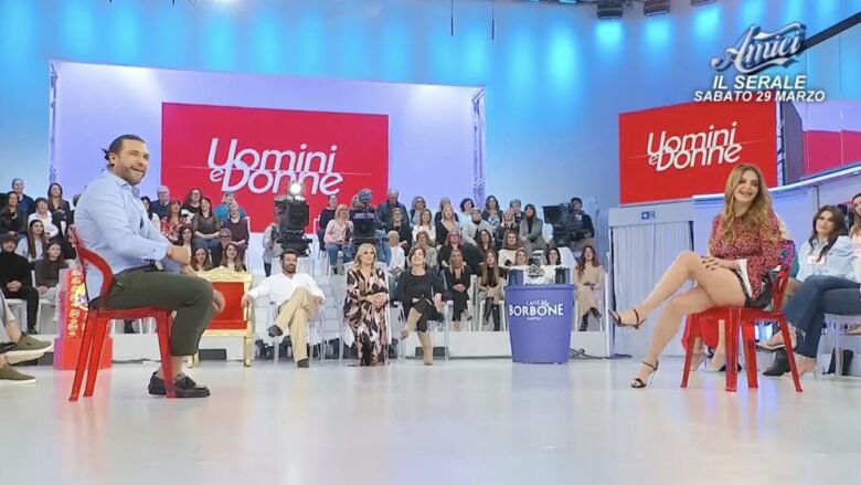 Uomini e Donne, il ritorno di Alessandro e Roberta: “L’avevo mollato su WhatsApp