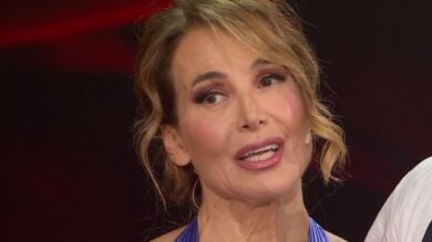Ballando con le Stelle, scontro in diretta tra Barbara D’Urso e Selvaggia Lucarelli, la prima: “Non fai la giudice, scostumata!”