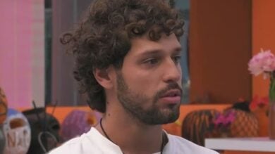 Grande Fratello, Mattia Scudieri si sbottona su Grazia Kendi: “Con lei scherzo, mi trovo bene, tra di noi c’è…”