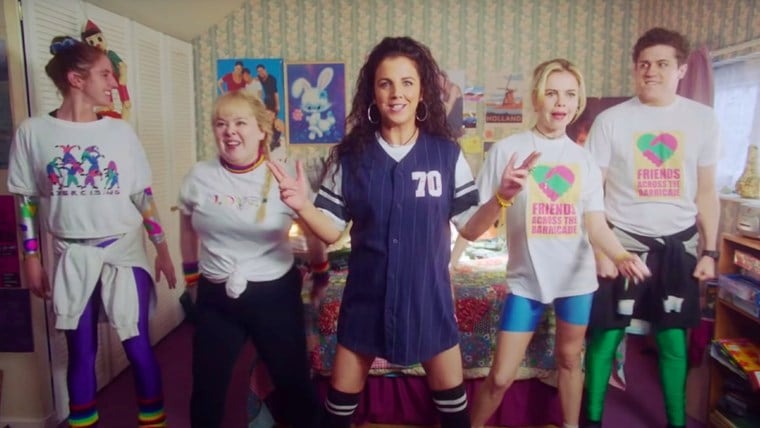 Le 6 Migliori Serie TV da vedere Sotto il Piumone durante le Feste Le 6 Migliori Serie TV da vedere Sotto il Piumone durante le Feste